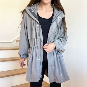 Athleta rainfall swing parka in grey size S/M. EUC.  #291971